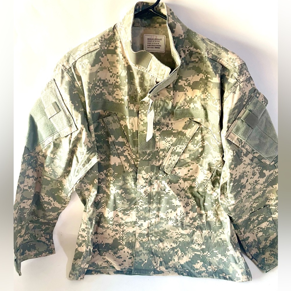 US Army Issue Camo Soft Shell Jacket Size Medium Official USA Military Uniform